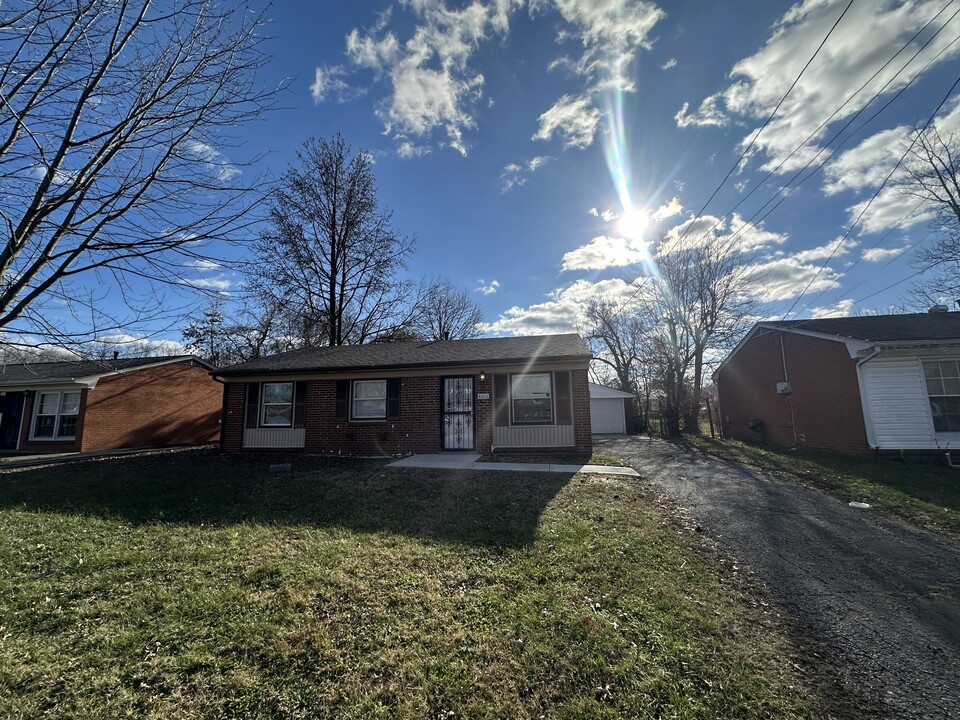 4606 Aral Dr in Louisville, KY - Building Photo