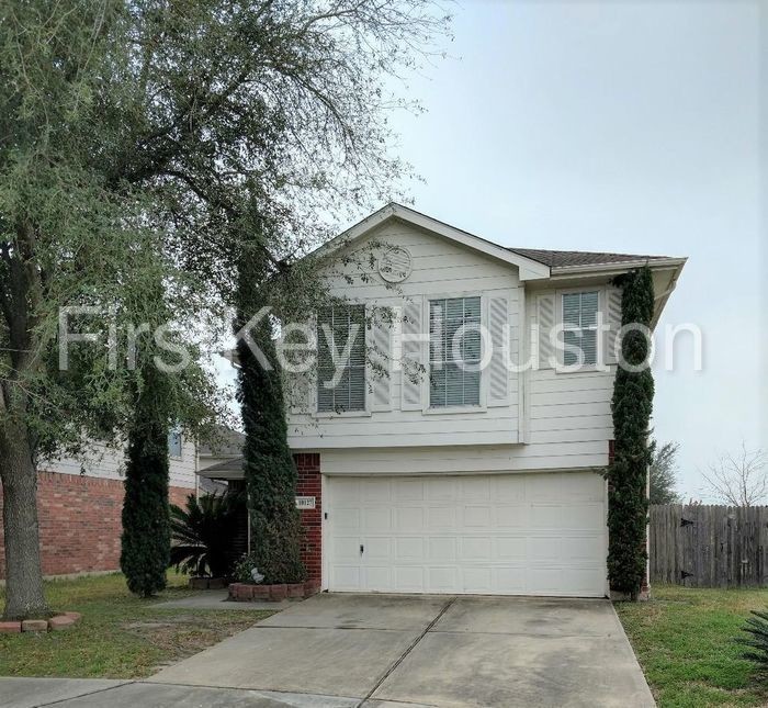 10127 Fallmont Cir in Houston, TX - Foto de edificio