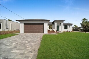 3300 56th St W in Lehigh Acres, FL - Building Photo