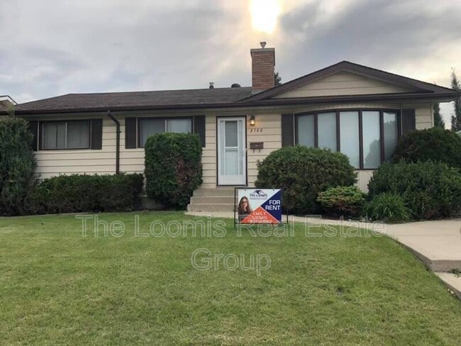 property at 8708 Meadowlark Rd NW