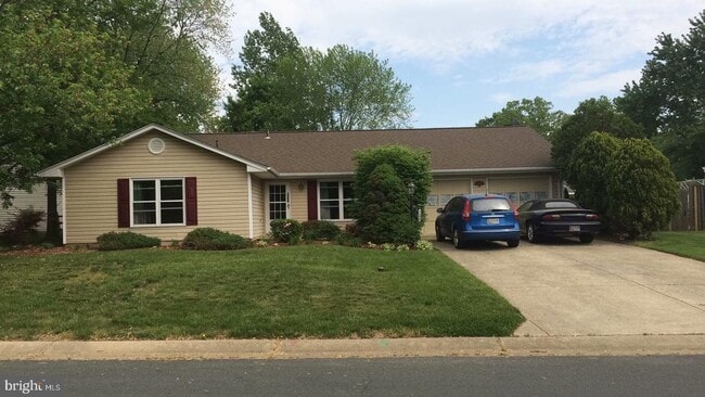 property at 3584 Palmetto Ct