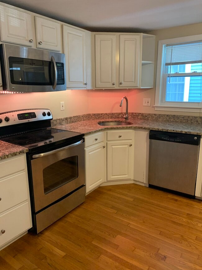 9 Andrew St, Unit 16 in Salem, MA - Foto de edificio - Building Photo