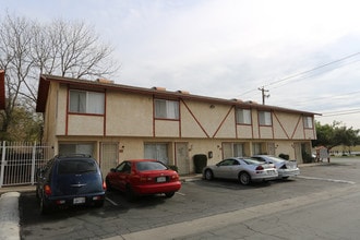 Planz Road Apartments in Bakersfield, CA - Building Photo - Building Photo