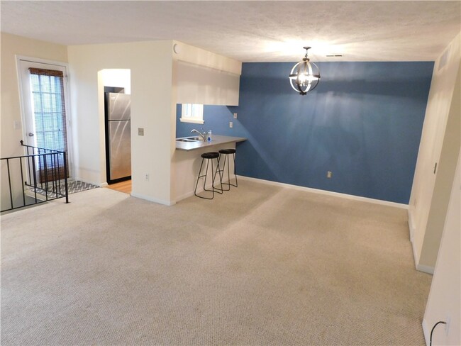 447 Eastbrooke Ln in Rochester, NY - Building Photo - Building Photo