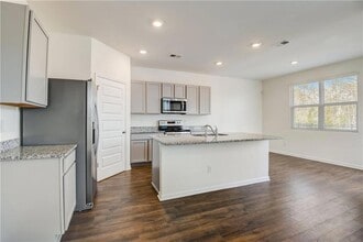 257 Bur Oak Bend in Newnan, GA - Building Photo - Building Photo