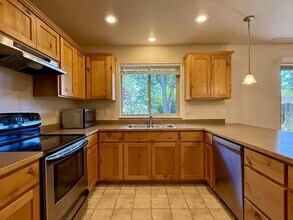 2149 NW Tara Ln in Grants Pass, OR - Building Photo - Building Photo