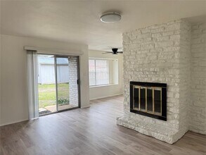 1700 W Mesa Park Dr in Round Rock, TX - Building Photo - Building Photo
