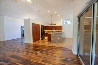 9511 Cypress Dr N in Ft. Myers, FL - Foto de edificio - Building Photo
