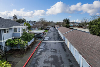 Mountain View Apartments in Santa Rosa, CA - Foto de edificio - Building Photo