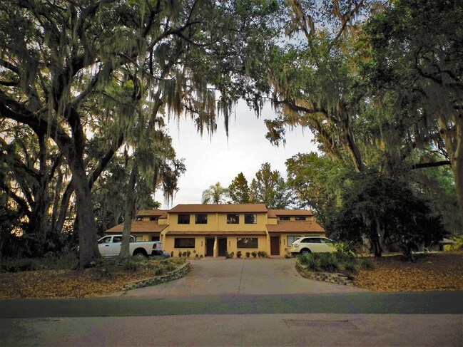 902 Sumter St in Leesburg, FL - Foto de edificio - Building Photo