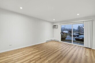 850 E Old Willow Rd in Prospect Heights, IL - Building Photo - Building Photo