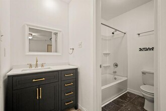 210 W 38th St in Austin, TX - Building Photo - Building Photo