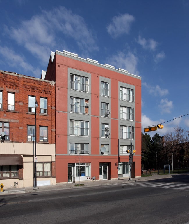 2750 Dundas St W in Toronto, ON - Building Photo - Primary Photo