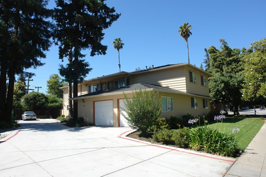 1122 Mesa Dr in San Jose, CA - Foto de edificio