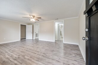 105 Maple St in Bloomingdale, GA - Building Photo - Building Photo