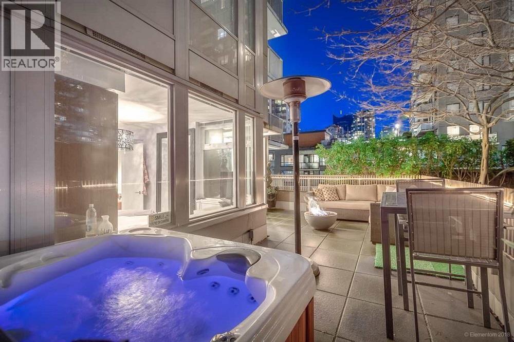 1055 Richards St in Vancouver, BC - Building Photo