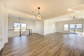 21201 Scissor Tail Ln in Jamaica Beach, TX - Building Photo - Building Photo