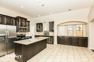 826 Graham Dr in Burleson, TX - Foto de edificio - Building Photo