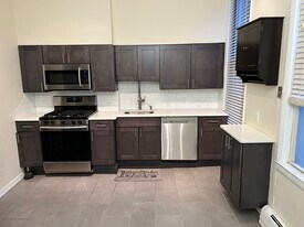 90 Manhattan Ave, Unit 2 in Jersey City, NJ - Building Photo