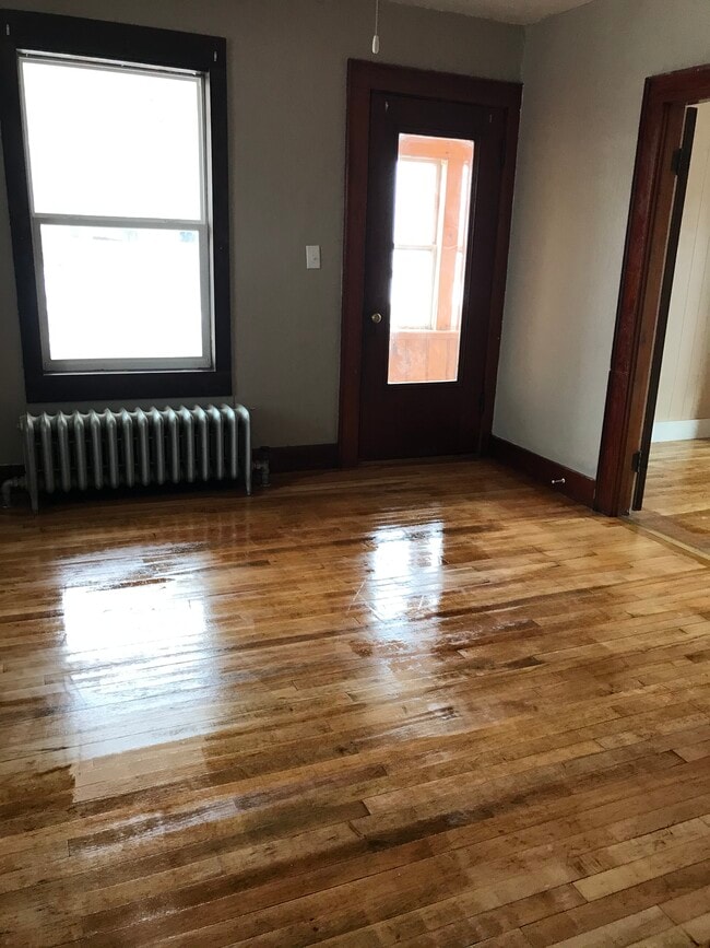 527 Champlain St, Unit First Floor
