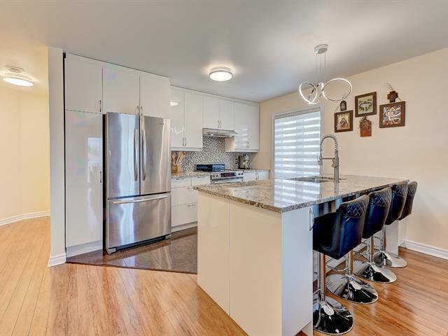 2465 D'avignon Rue in Brossard, QC - Building Photo - Building Photo