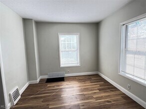 143 Gale St in Akron, OH - Foto de edificio - Building Photo