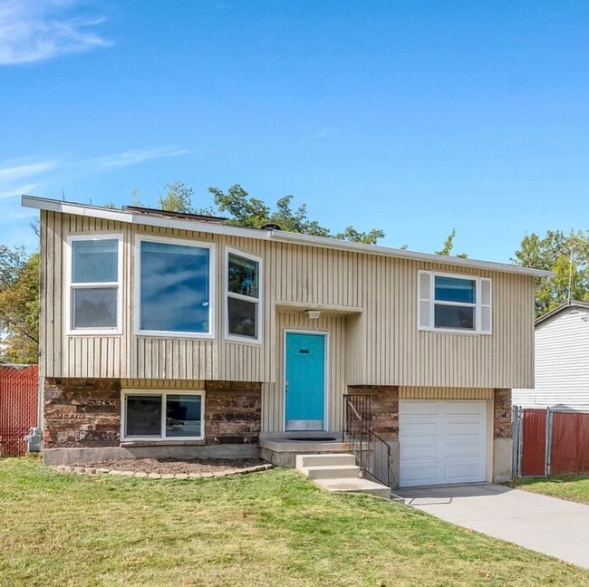 5522 S 3500 W in Salt Lake City, UT - Building Photo - Building Photo