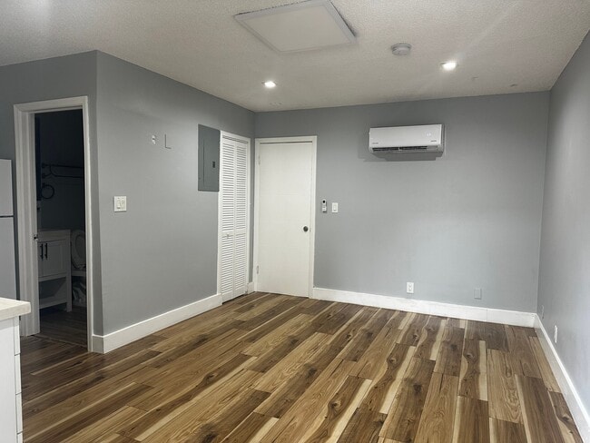 804 Middle St, Unit 804 in Fort Lauderdale, FL - Foto de edificio - Building Photo