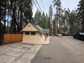 22870 Black Hawk Dr in Twain Harte, CA - Building Photo - Building Photo