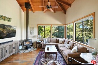730 Basin Dr in Topanga, CA - Building Photo - Building Photo