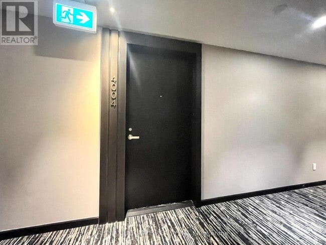 501 Yonge St in Toronto, ON - Building Photo - Building Photo