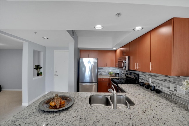 100 N Federal Hwy in Fort Lauderdale, FL - Building Photo - Building Photo