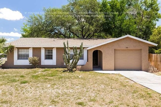 990 Vincent Dr in Mount Dora, FL - Foto de edificio - Building Photo