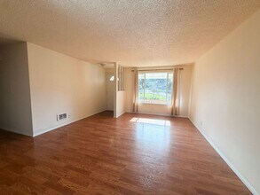 1593 Skyline Way S in Salem, OR - Building Photo - Building Photo