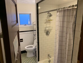 258 Boston Ave, Unit 3 in Medford, MA - Foto de edificio - Building Photo