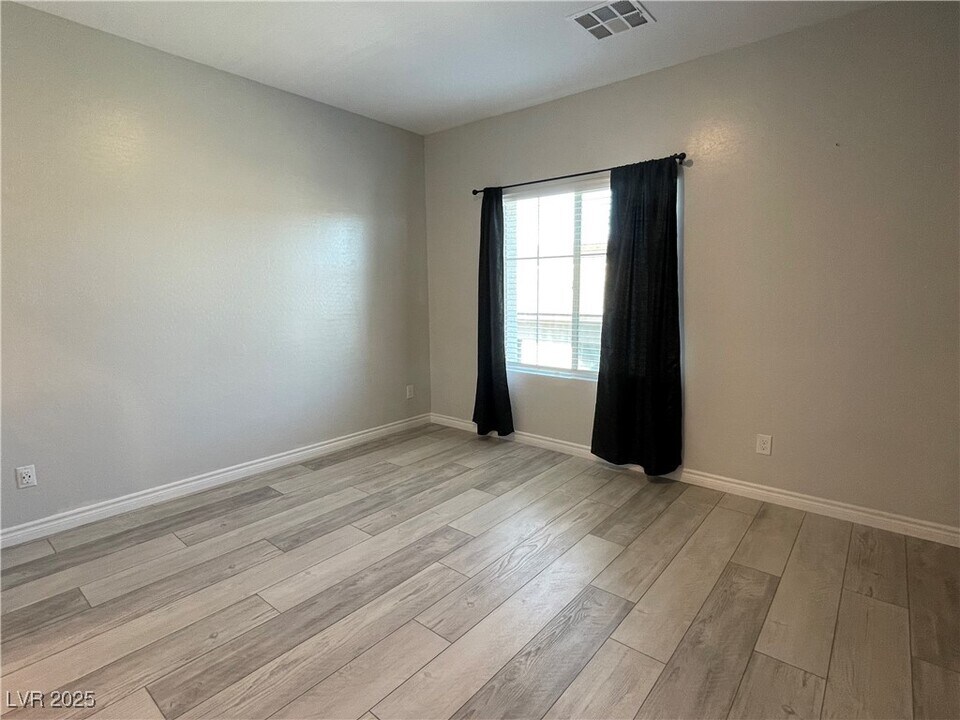 600 Carriage Hill Dr in Las Vegas, NV - Building Photo