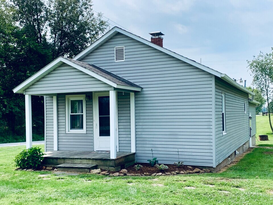 608 Wilson St in Newton, IL - Building Photo