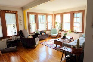 63 Saunders St in Medford, MA - Building Photo