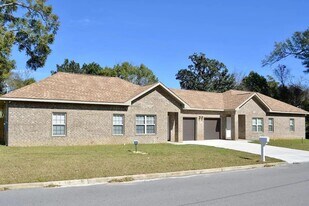 1918 W Gadsden St in Pensacola, FL - Building Photo