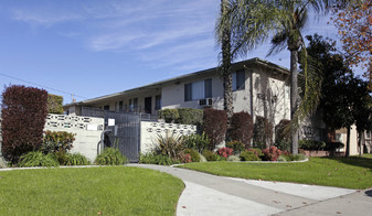 4820 Canoga St Apartments