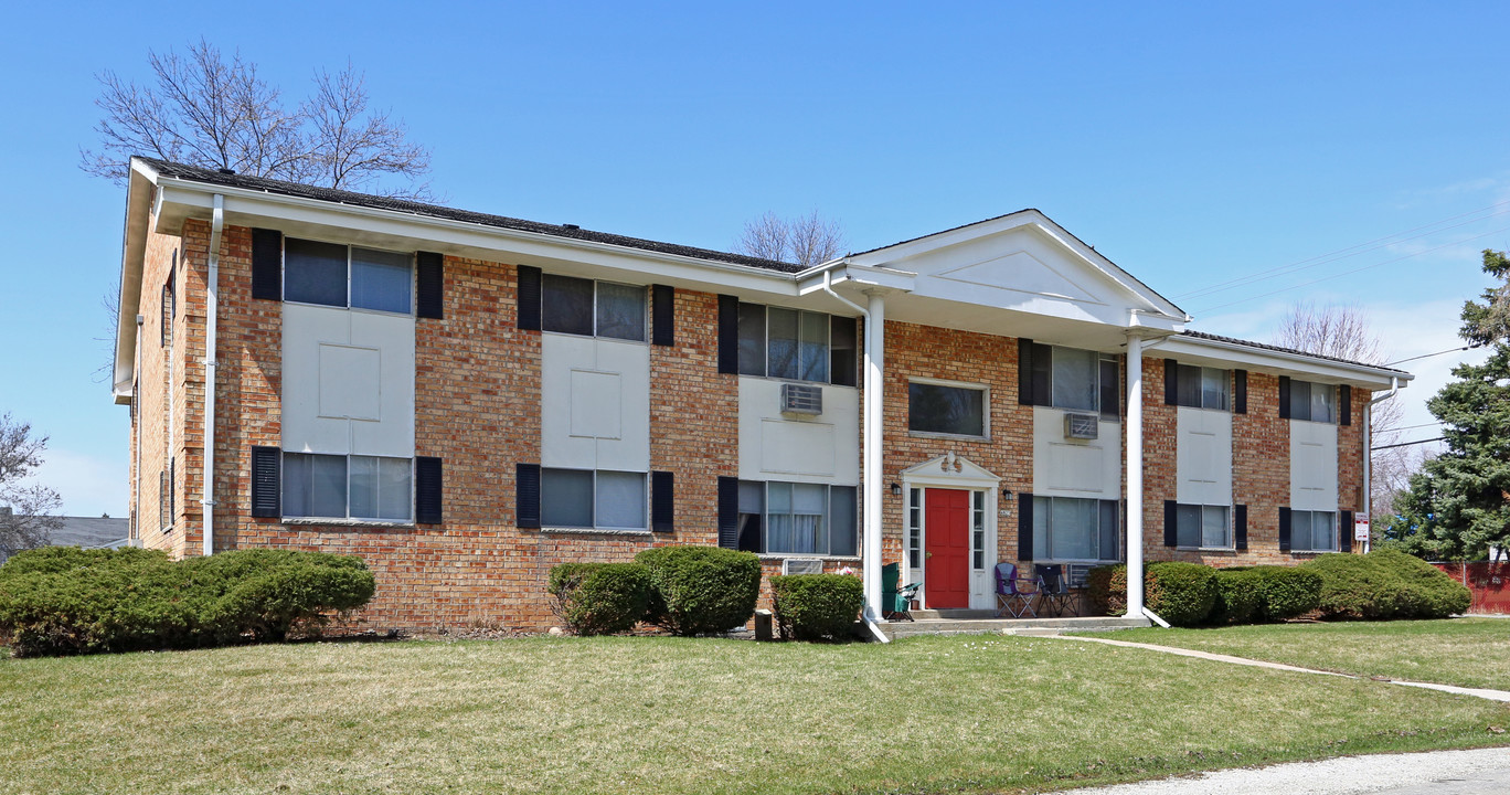 Willowick in Greenfield, WI - Building Photo