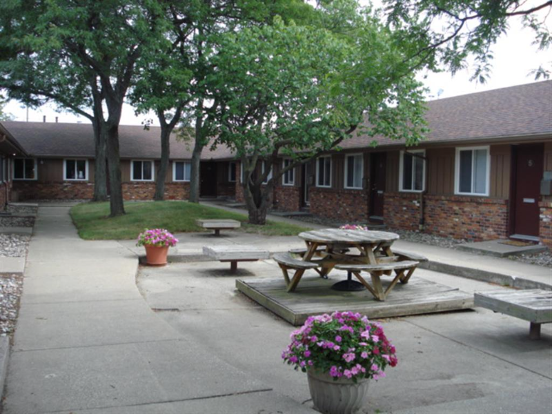 1955 S Reynolds in Toledo, OH - Building Photo