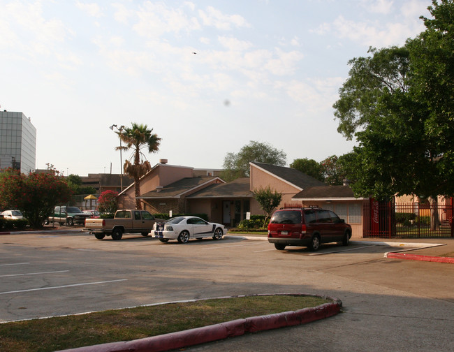 Champion Court in Houston, TX - Building Photo - Building Photo