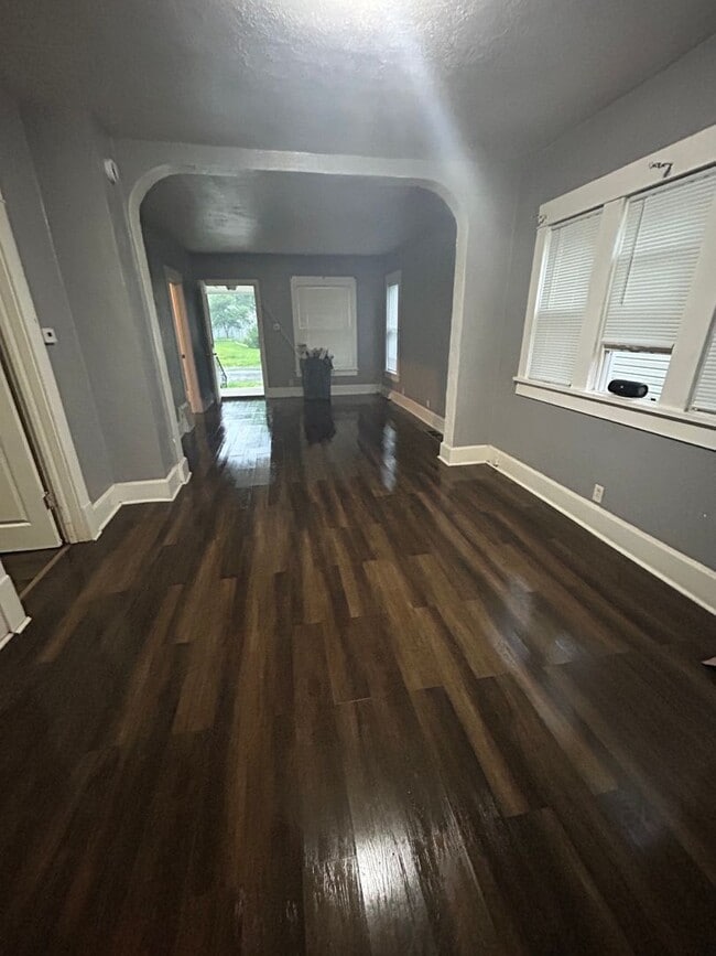 property at 1127 E Fox St