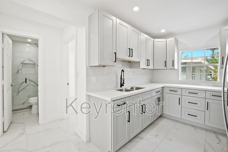 10990 NW 18th Ave in Miami, FL - Building Photo