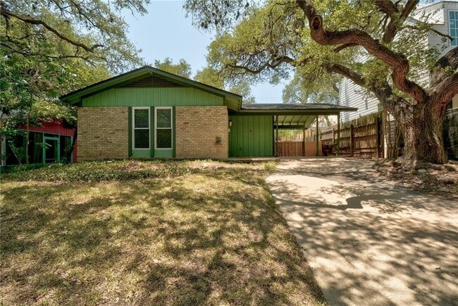 property at 119 El Paso St