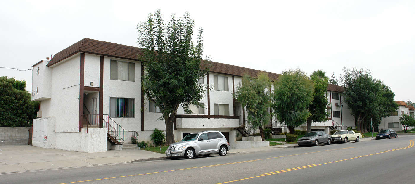 4405 Matilija Ave in Sherman Oaks, CA - Building Photo