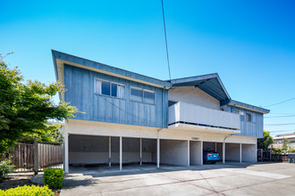 3115 Yosemite Ave in El Cerrito, CA - Foto de edificio - Building Photo