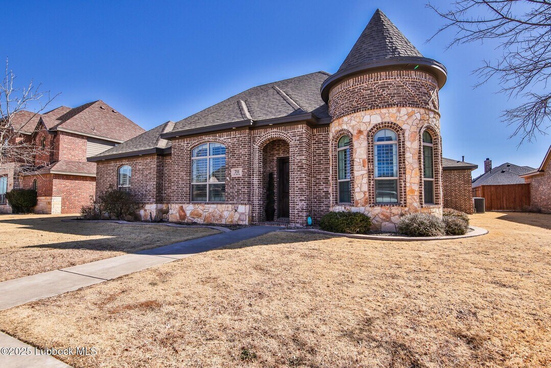 711 N 8th St in Wolfforth, TX - Building Photo
