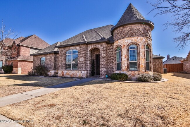 property at 711 N 8th St
